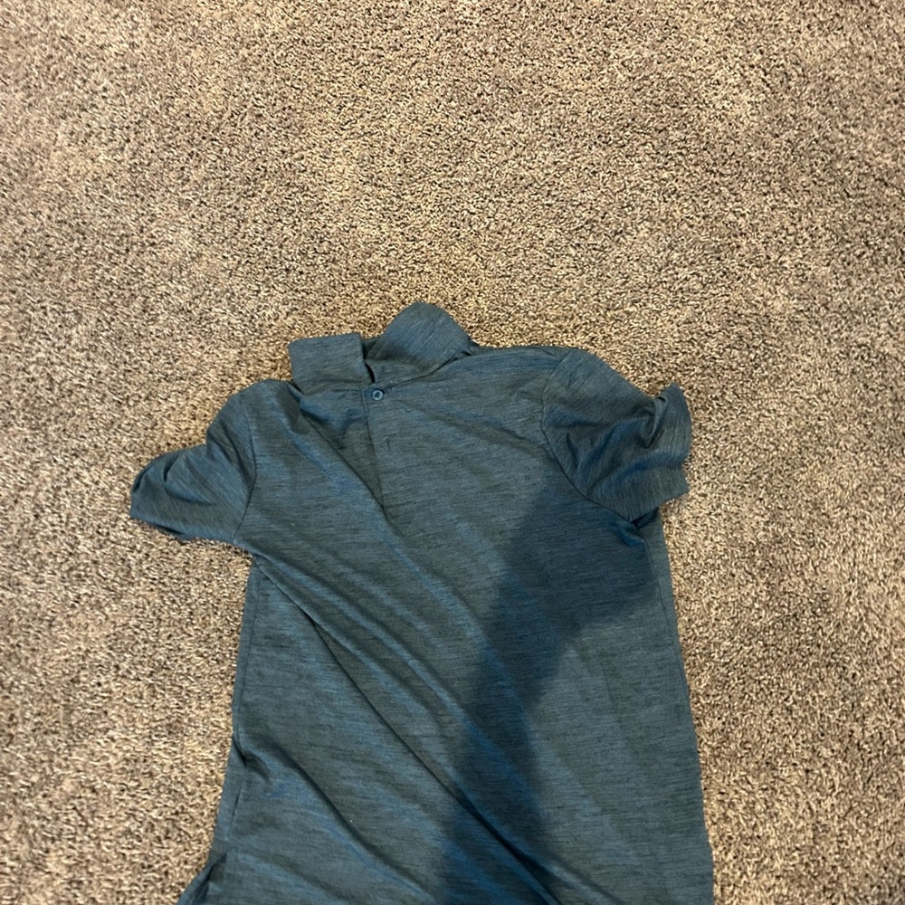 Costco men’s golf shirt gray and white